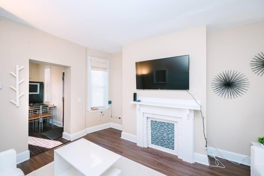 Free Parking - High Speed Internet - Yard Apartment